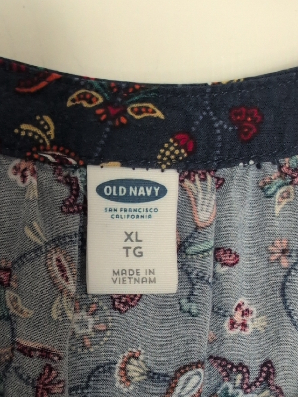 Old Navy Navy Floral Split V-Neck Blouse - Picture 2 of 5